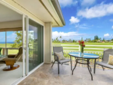 Kauai Paradise: oceanview 2-bedroom condo with AC and private lanai Hotels in Princeville