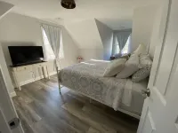 Welcome to the Cape! Cute, quiet and clean apartment ready for your stay.
