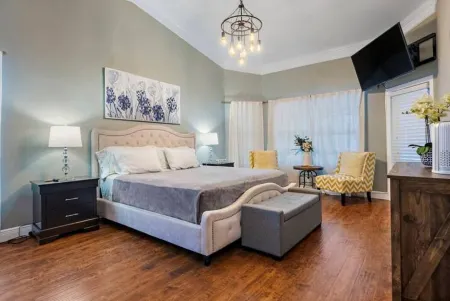 Toucan Luxury Oasis - Heated Pool and Spa Option