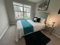 Luxe Central Suburban Retreat- close to speedway and airport