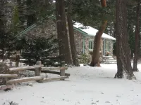 A Cozy Winter Retreat with Awesome Views! Close to Fun Hikes & Great Dining.