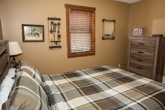 Button Buck Sleeps 4, or Rent All 4 for 20. Horseback Riding Across the Rd!