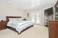 Spacious 5-Bedroom House in Boise Sleeps 12, Treadmill, Fantastic Location.