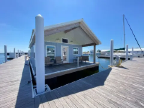 Tranquil! Amazing! Immaculate! Unique! Downtown!10 stars! Dock your boat!!