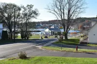 Meredith Bay - Brand New 2nd and 3rd floor Apartment in Private Home Hotels in Meredith