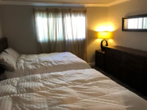 Walk to Beach & Harbor 1 - Lantern District