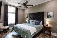 Historic 2-bedroom apartment with WiFi, AC in charming Batesville