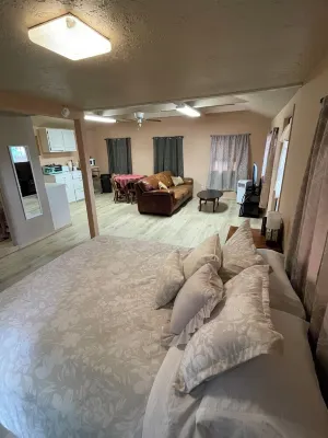 Mountain Avenue Cozy Cabin