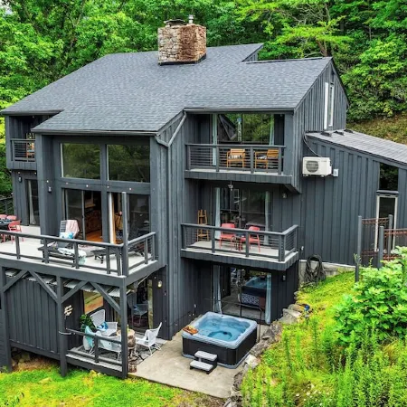 Luxe Mountain Home: Hot Tub, Sauna, Firepit, Games