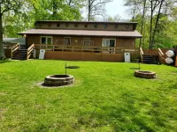 Peaceful Lake House Cabin 1, Kayaks Provided Free, Direct Water Access! Hotels in Barr Township