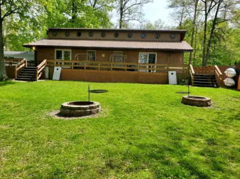 Peaceful Lake House Cabin 2, Kayaks Provided Free, Direct Water Access!