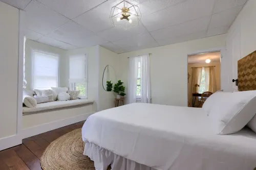 Delightful Small Town Escape — Sauna & Parking