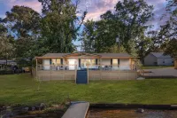 PJinx and Grace Peaceful Lake front 3BR/2ba