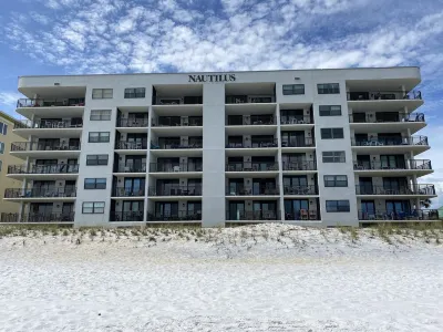 Nautilus, Unit 2608, Sleeps 6, Amazing views! Beach service March to October.