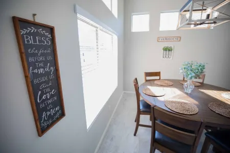 Luxurious Home on "The Lakes Pool & Hot Tub! Great Golf Course! Отели рядом с достопримечательностью «The Legend at Arrowhead»