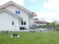 Ferienwohnung an der Ach mit Großer Terrasse und Garten