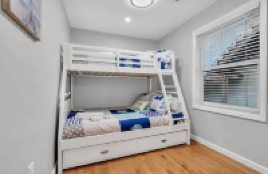 Walk to Beach! 4 Beach Badges Included. BBQ + Fire Pit. Towels + Linens Included