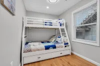 Walk to Beach! 4 Beach Badges Included. BBQ + Fire Pit. Towels + Linens Included