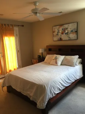 Downtown Mall Cottage just off Main St., breweries/wineries 10-30min drive