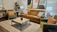 5 Minutes to VSU, I-75 & Restaurants! Sleeps 6 w/ 2 Full Baths- Family Friendly