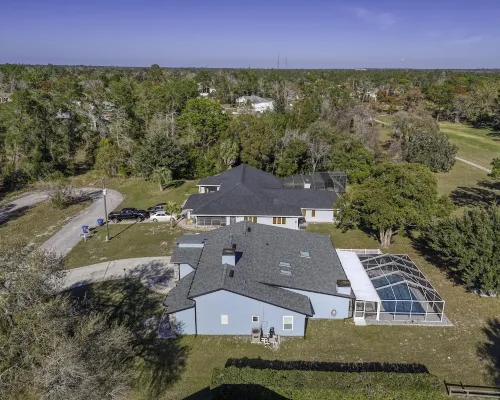 Four Beds, three baths, heated pool, and a Golf Course. What more do you need!! Hotels in Spring Hill