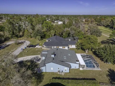 Four Beds, three baths, heated pool, and a Golf Course. What more do you need!! Отели рядом с достопримечательностью «Уики Уэши Спринг»