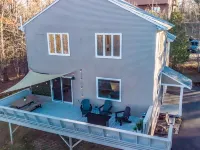 Mtn Top Home w/Views of Mt. Washington & Speakeasy Hotels in Madison