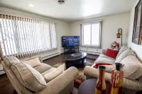 Spacious  Townhouse - 1 mile from Lambeau