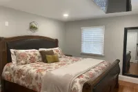 Windham-  Newly Renovated 4 BR Home