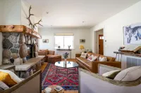 Spacious & Cozy House Big Sky Meadows w/ Hot Tub!  Perfect for Family Getaway