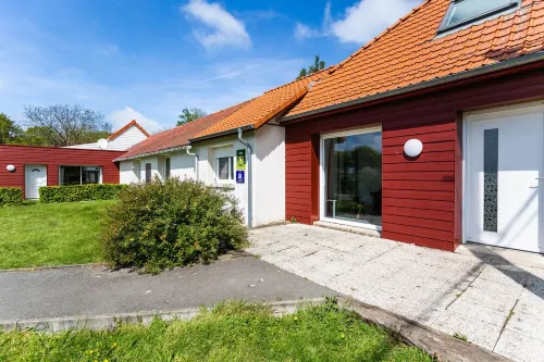 Farm cottage, games room and jacuzzi and sauna option, near Touquet beach