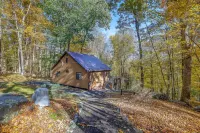 Rustic Private Cabin Outdoor Hot tub w/ Lake View Hotels near Crossroads Mall of the Poconos