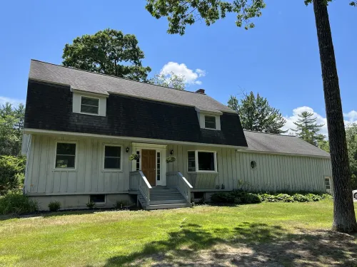 Colonial House with Long Lake access!