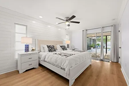 Sunny Oasis: Bright, Private and Beautiful Retreat!Magnolia Rentals