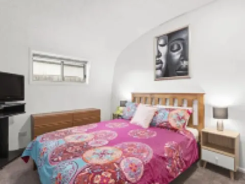 Chill at the Igloo cottage - 100m walk to beach 波塔靈頓酒店