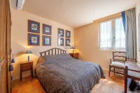 Saint-Tropez, Place des Lices Hotels in Saint-Tropez