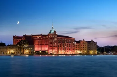THE MOLINO APARTMENT (In the famous Molino Stucky palace. With canal view) Hotels in Giudecca