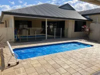Central 3 Bed home with pool, EV Charger and unlimited free Wi-Fi Hotels near The Mermaids Cave