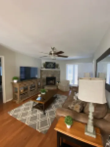 Downtown-walk to Main st Blowing Rock-2nd floor/pets<35lb/close to skiing