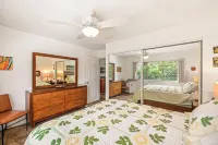 Across from Kamaole 2 Beach, Concrete Building, Well Maintained.