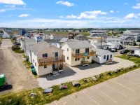 Charming, updated 2-bedroom home, 5 min walk to beach, pets ok, onsite parking!