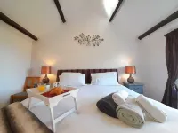 Cosy but spacious, historic cottage on The Red House Estate