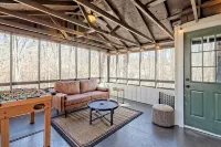 Cozy A-frame Tiny Home with Game room 3 Minutes to Lake Hartwell!