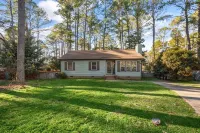 Tranquil Cary Hideaway- Mins to Downtown/Wake Med/NC State ...Newly Furnished!