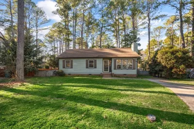 Tranquil Cary Hideaway- Mins to Downtown/Wake Med/NC State ...Newly Furnished! Hotels near Aspen Center