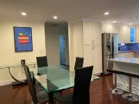 Luxury Carbon Neutral 4-Suite Home w/ Pool, Laundry Hotels in Campbell