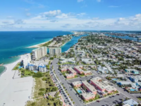 3 min Walk to Beach! Studio Condo, Hidden Jewel! Partial view of the beach!