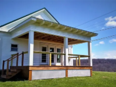 Windy Hill Cottage Hotels in Venango County