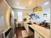 Cozy 2-bedroom townhome with WiFi, AC in charming Kansas City