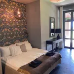 A home with effortless comfort & genuine Italian living. Near Rome, pool & lake